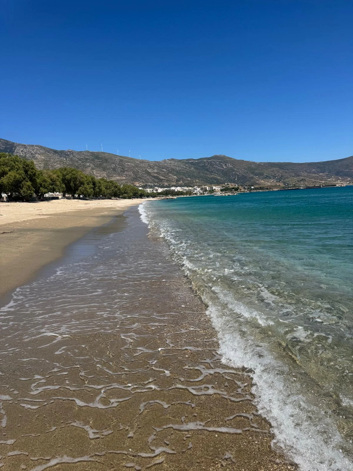 Küste von Evia · Spaziergang am klaren Wasser